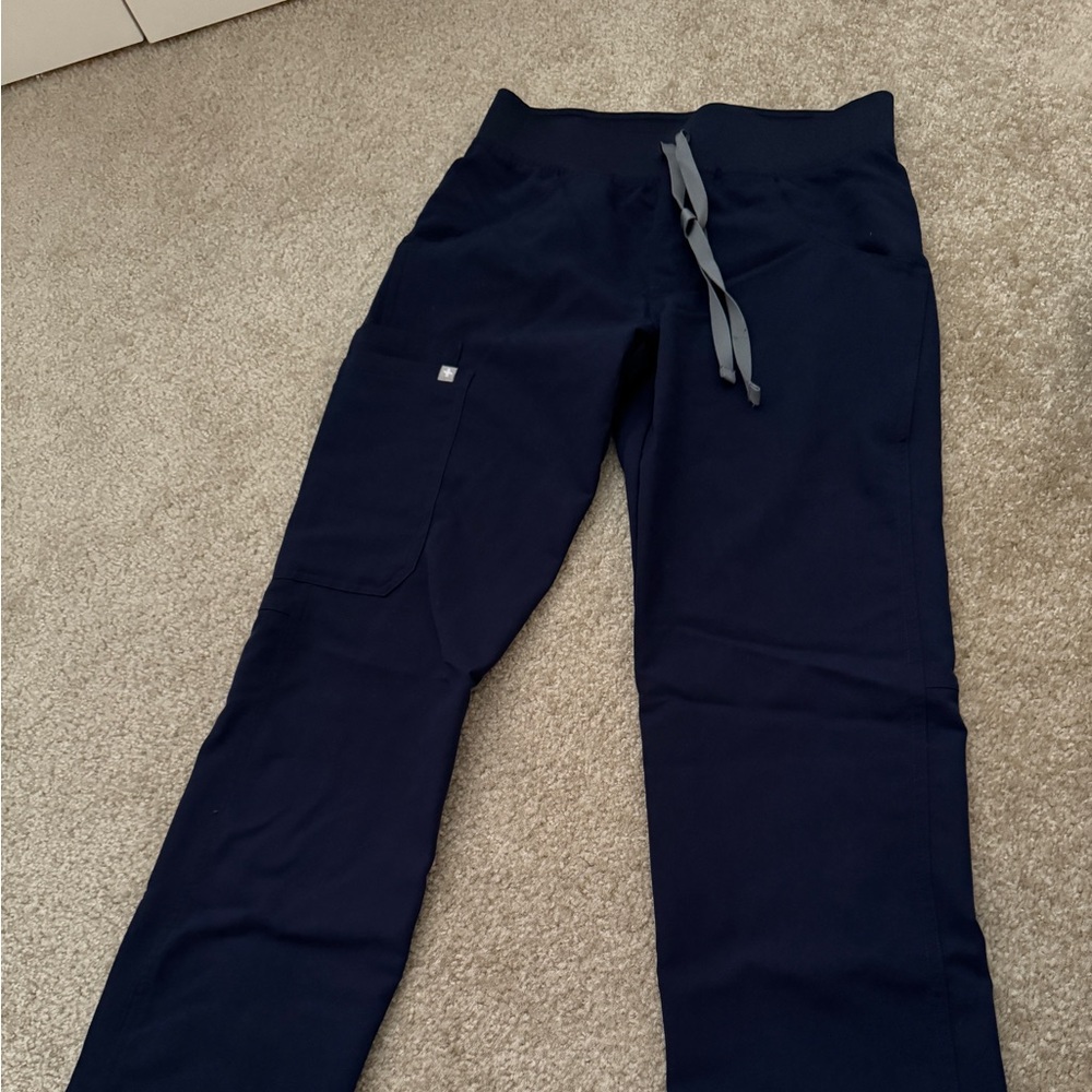 Figs Kade Cargo scrub pants